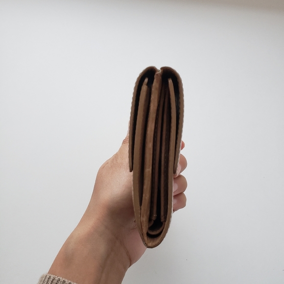 Authentic Louis Vuitton Vernis Compact Wallet - Picture 4 of 16